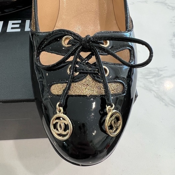 CHANEL 2006 karl lagerfeld collection gold & black patent leather pumps IT 40.5 - Picture 3 of 11